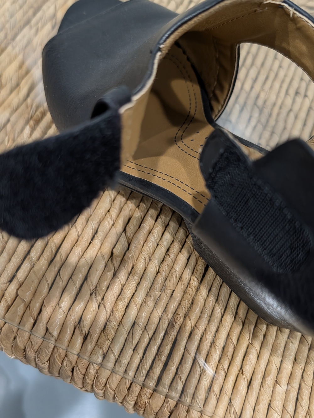 Natural Soul Black Open-Toe Block Heel Sandals - Picture 3 of 7